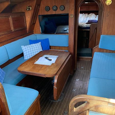 Unique Wooden Sail Yacht + 2 Bikes Included! Hotel Sant Adria de Besos Luaran gambar