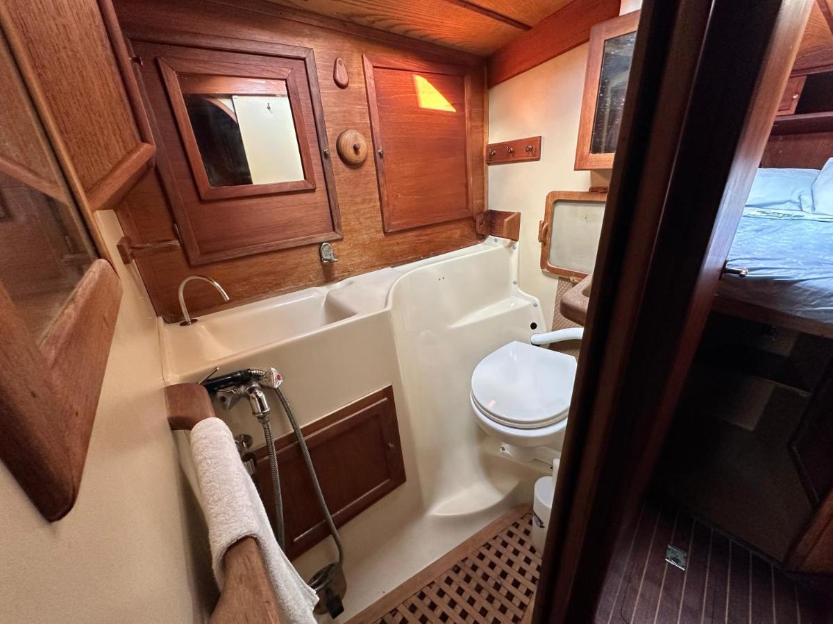 Unique Wooden Sail Yacht + 2 Bikes Included! Hotel Sant Adria de Besos Luaran gambar