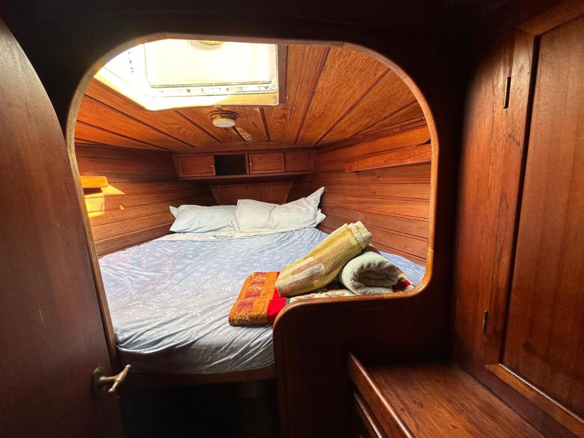 Unique Wooden Sail Yacht + 2 Bikes Included! Hotel Sant Adria de Besos Luaran gambar