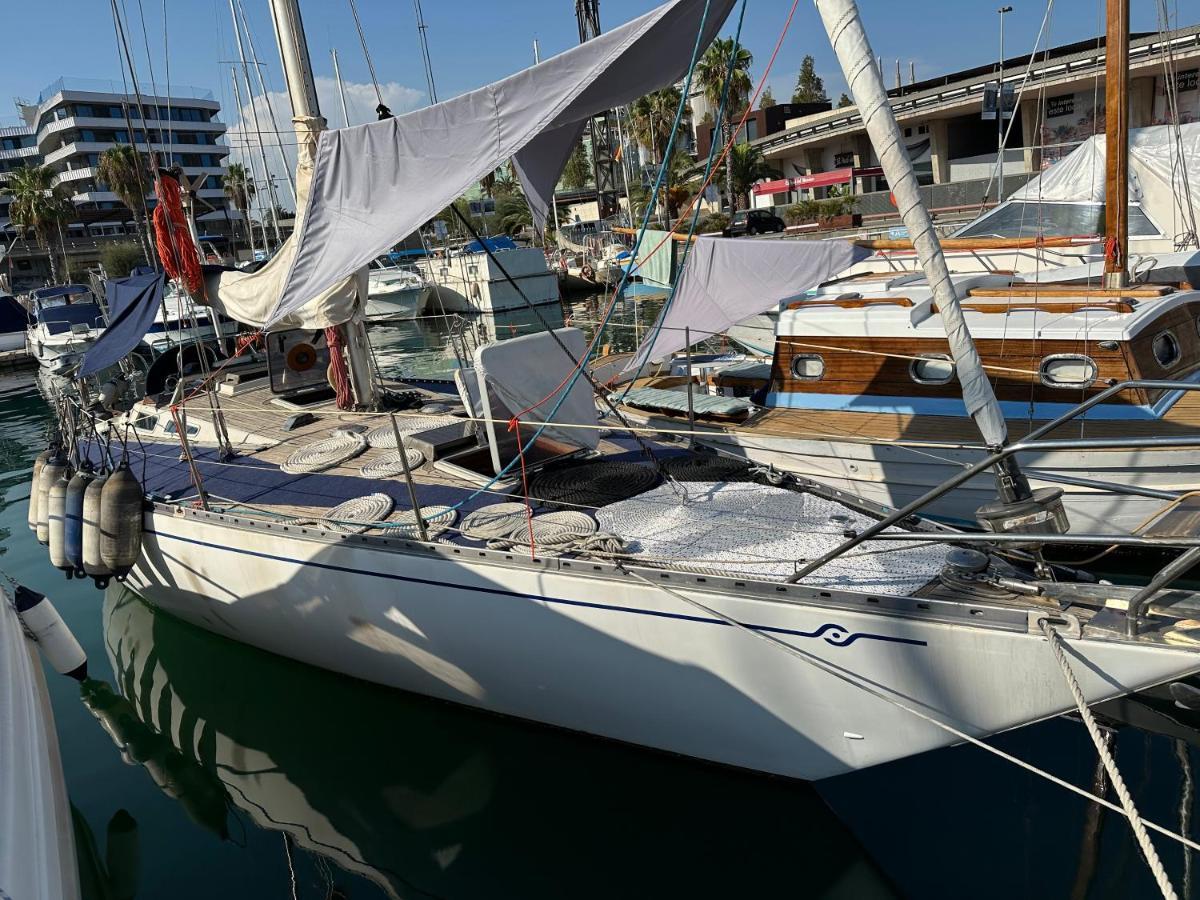 Unique Wooden Sail Yacht + 2 Bikes Included! Hotel Sant Adria de Besos Luaran gambar